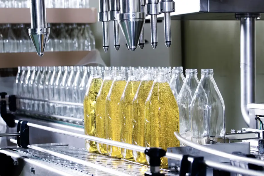Bottling line filling vegetable oil bottles